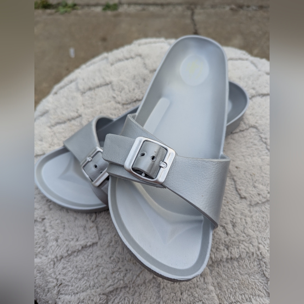 NWOT Women's Bass Silver Slides Size 9/39